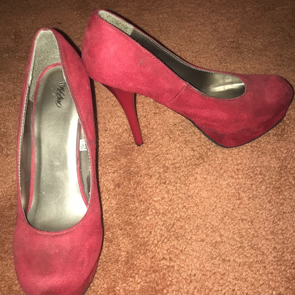 Red pumps